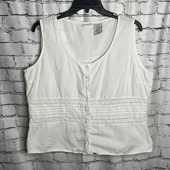 White Stag Tops - Vintage White Stag Sleeveless Button Down with Lace Detailing